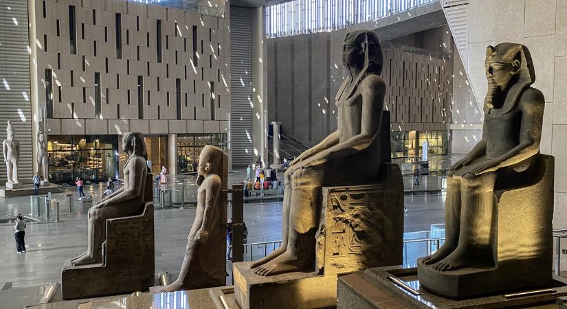 Óegyiptomi ereklyéket követel vissza a sztárrégész, köztük Noferitit és a Rosette-i követ