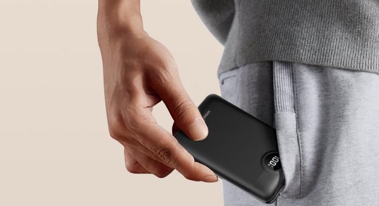 Égési sérülésekkel kellett kórházba szállítani egy férfit, miután felrobbant egy power bank a zsebében