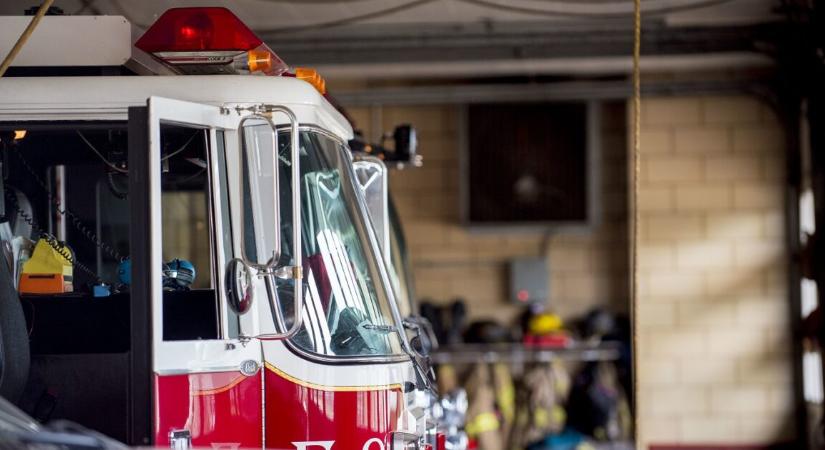 Egy hős 12 éves kisfiú – három gyereket mentett ki egy lángoló járműből