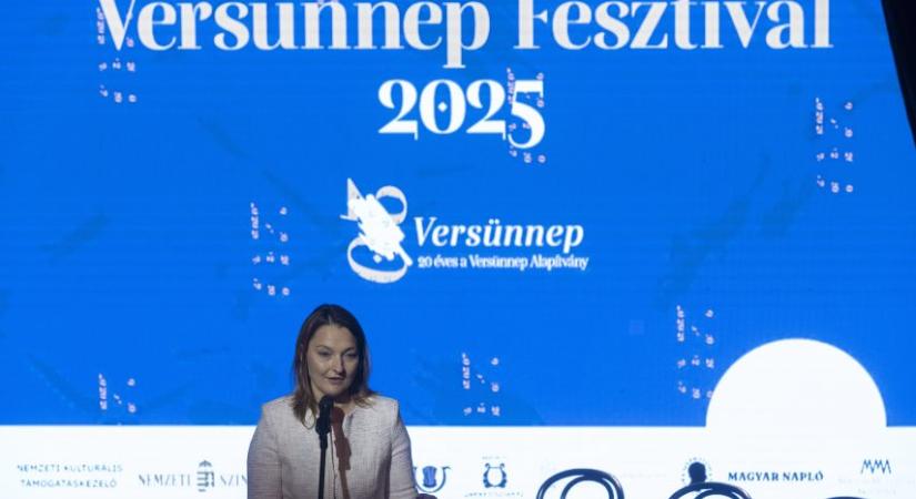 A versek észrevétlenül vannak jelen életünkben