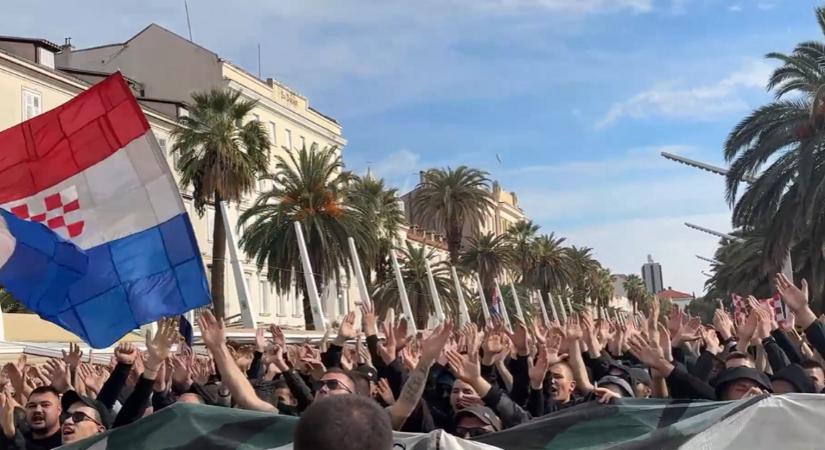 Kiújultak az etnikai feszültségek Horvátországban, több ezres tömeg gyülekezik Splitben