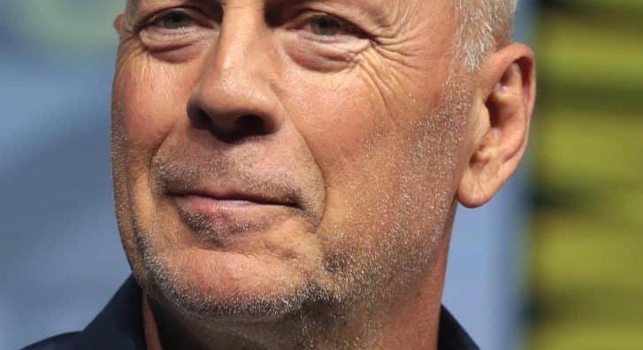 Sokkoló fotósorozat: Alig ismerni rá Bruce Willisre!