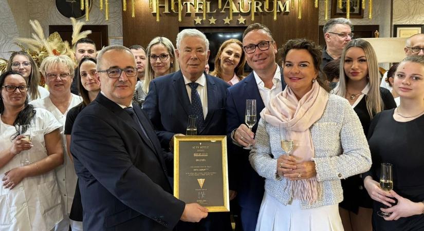 Átvette elismerését a hajdúszoboszlói szálloda
