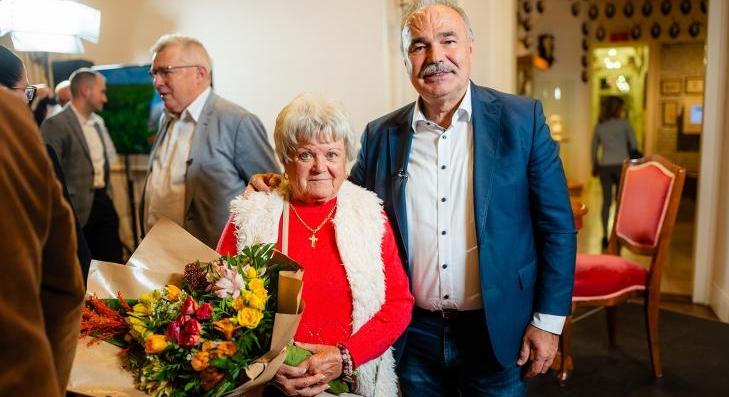 Elismerték Menyhárt Pál Józsefné munkásságát 