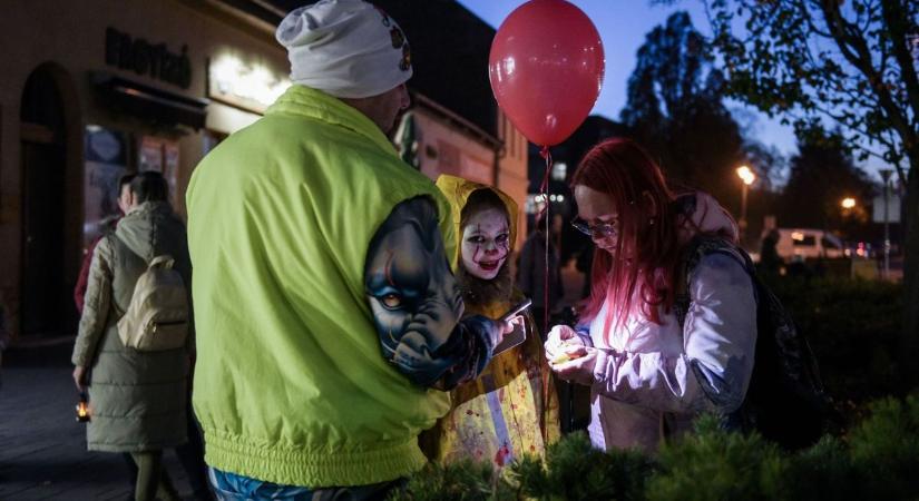 Hatvani családok közösen világították be a Kossuth teret  fotók