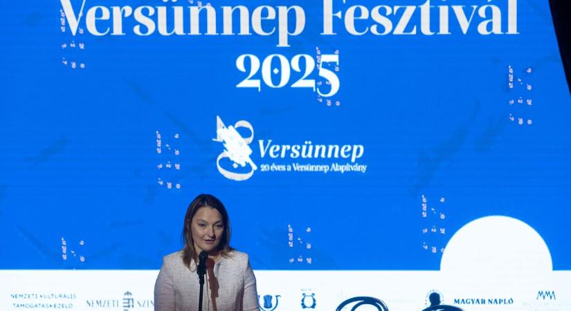Elkezdődött a Versünnep Fesztivál Nemzetközi Seregszemle