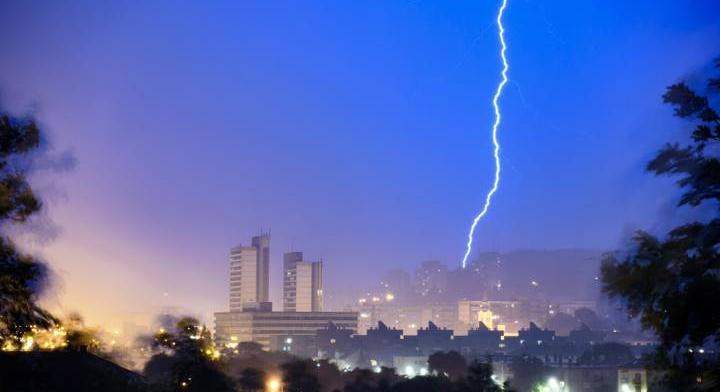 Erre az épületre csak úgy záporoznak a villámcsapások: elterjedt tévhitet cáfol meg