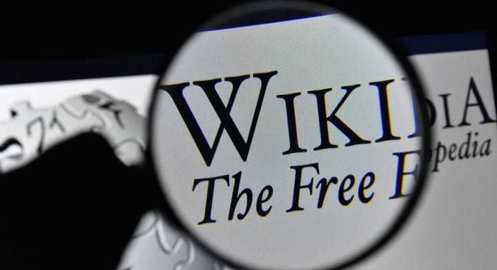 Ez a férfi 6 millió Wikipedia-szócikket szerkesztett, és nem kér érte semmit
