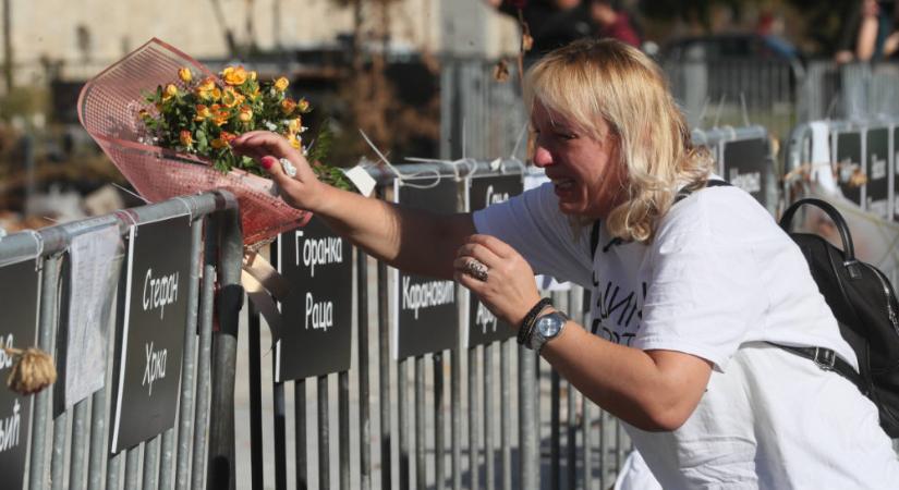 „Dijana, Újvidék veled van” – Szívszorító drónfelvétel a polgári gyűlések performanszáról