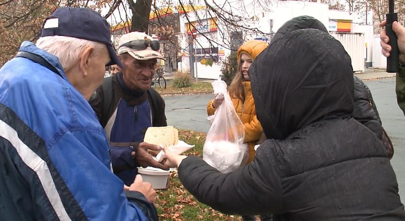 Idén is folytatódik a „krízisfőzés” a rászorulók megsegítése céljából Debrecenben – videóval