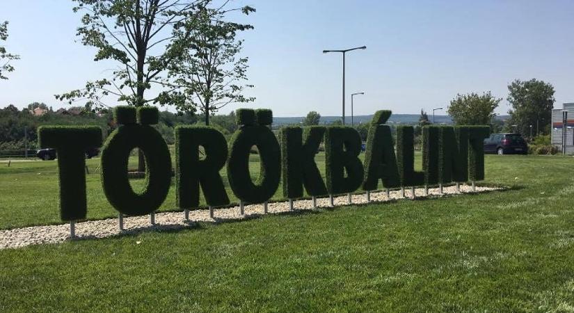 Jövőkép a milliós táblák mögött: az egész ország Törökbálintra figyel