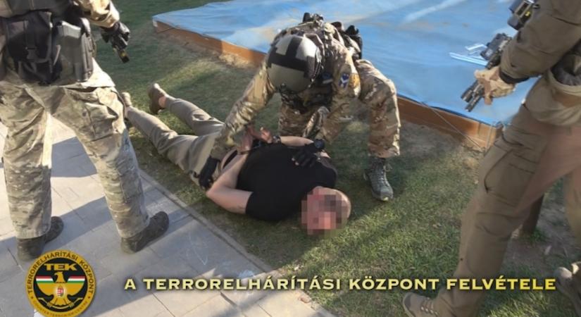 Késsel rontott egy budapesti óvodába, leteperte a TEK