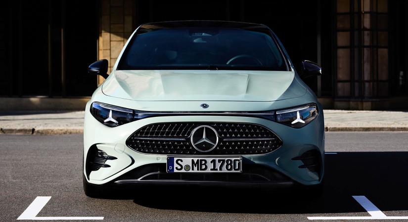 Az elektromos után a benzines változat is itt az új Mercedes-Benz CLA-ból