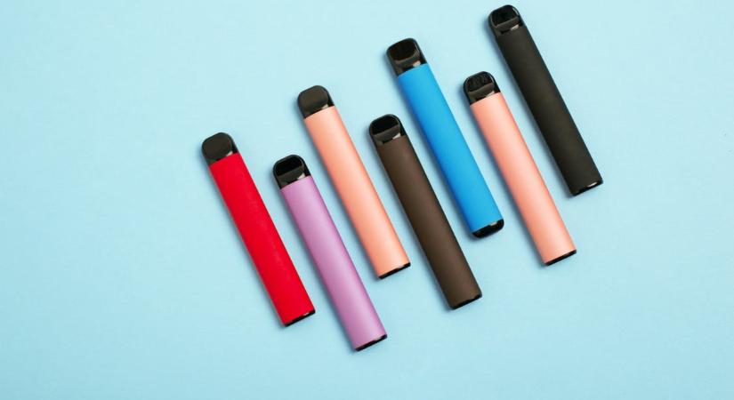 Az elektromos cigi elterjedése miatt súlyosbodik a nikotinfüggőség a fiataloknál, aggasztó összefüggéseket találtak