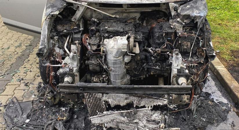 Porrá égett az autója Kálmánházánál, a férfinak napok óta semmi nyoma – mi történhetett vele?