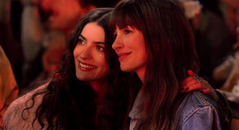 Már az HBO Maxon: A mozikban nem láthattad, Anne Hathaway 2024-es romantikus filmje most felkerült a platform katalógusába!