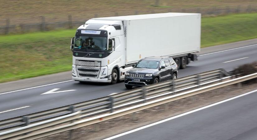 Aszfaltoznak az M1-esen, ezt a le- és felhajtót nem használhatod Győr-Moson-Sopronban