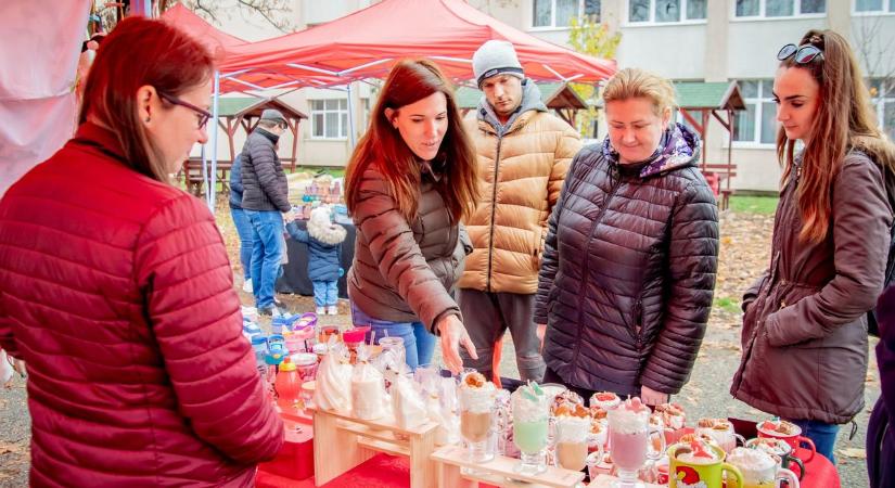 Fakanállal a hagyományokért – főzőversennyel és vidámsággal telt a nap Nyékládházán, nézd meg fotóinkat is!