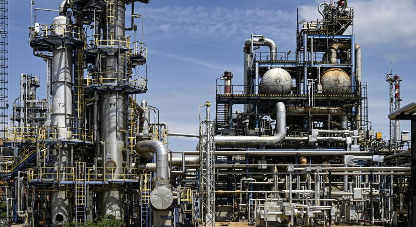 Konteókról beszélt Hernádi Zsolt a Dunai Finomítóban történt tűz ügyében