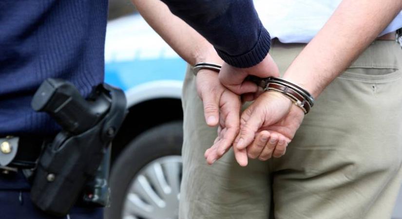 Az ablakon menekítették ki a gyerekeket a budapesti óvodából: egy férfi késsel rontott be – videó