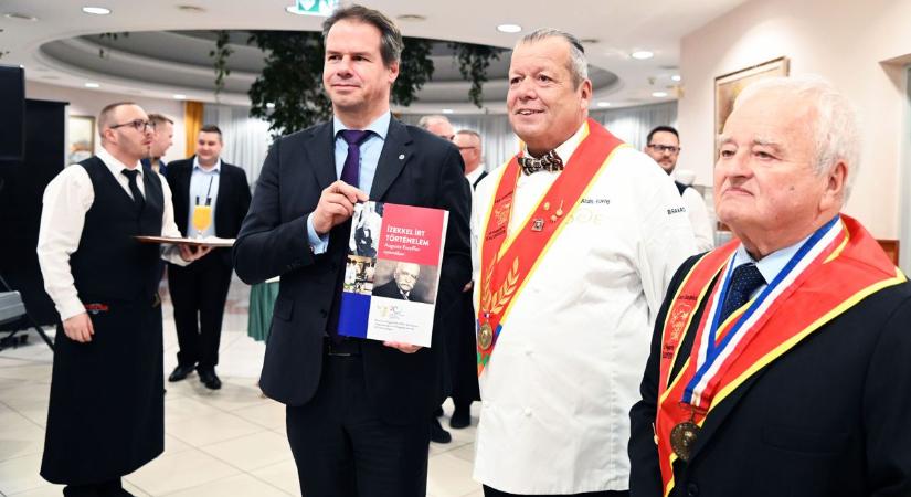 Rendkívüli esemény miatt érkezett Szolnokra Franciaország nagykövete – galériával, videóval