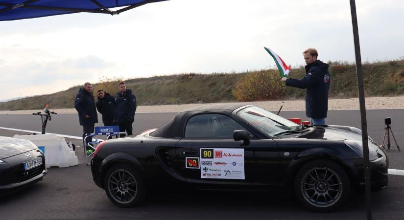 Motorbőgés, fékcsikorgatás, száguldás – raliversenyzők "teszteltek" a zalaegerszegi tesztpályán (galéria, videó)