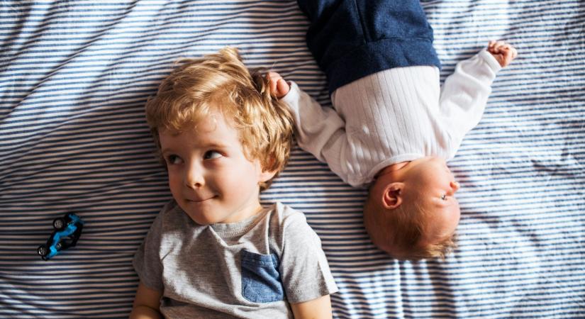 „A szemembe nézett és az öccse arcába vágta a rubik kockát” Amikor a gyerek nem örül a kistesónak