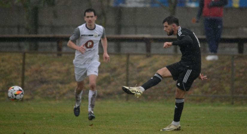 Bombagóllal jutott előnyhöz a listavezető az algyői rangadón