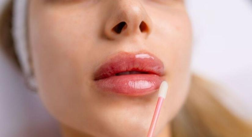 Veszélyes jelenség vagy pillanatnyi hóbort? Szájfeltöltés, amivel nem tudnak leállni