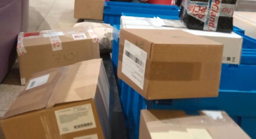 Hallatlan, ami történt! Sokan már biztosan nem kapják meg idejében a csomagjaikat Debrecenben