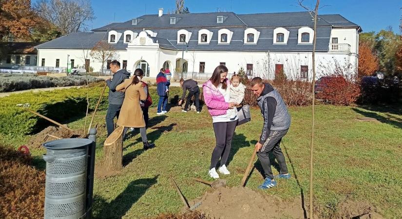 Facsemetét kaptak a tavaly Kállósemjénben született gyerekek