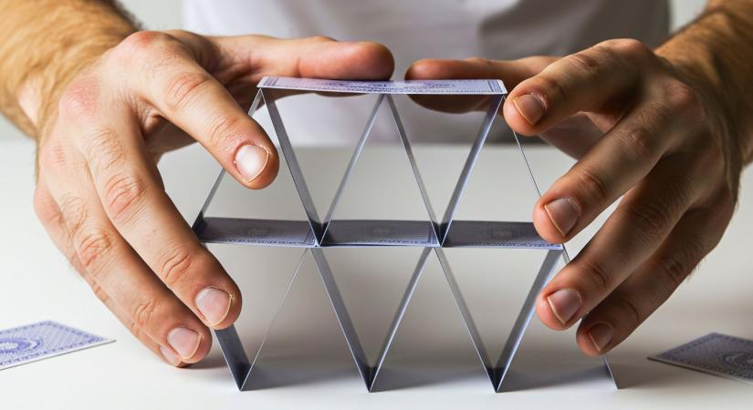 A Tisza piramisjáték: hogyan lettél a változás reményéből egy politikai csalás áldozata?