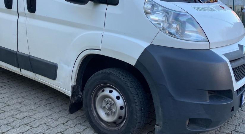 Na, fogd meg a söröm! – Így állít meg egy borsodi egy több tonnás kisbuszt