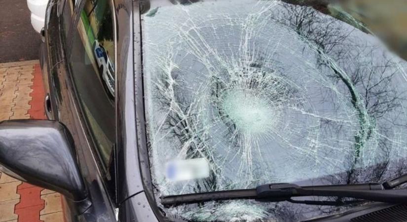 Szolnoki gyalogosgázolás: a széles utcán elütött egyik nő meghalt a kórházban