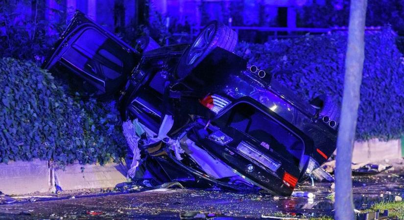 Útlezárás: felborult egy autó a 66-os főúton