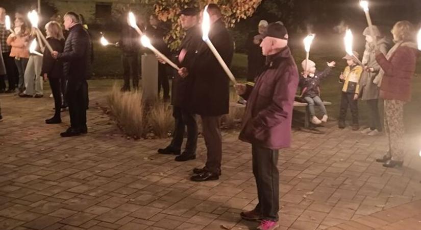 Az 1956-os szabadságharc Dunapentelén – emlékműsor és beszédek