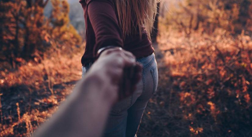 „39 éves vagyok, a titkos pasim pedig 19 – csak 2 évvel idősebb a lányomnál, és attól félek, hogy a kapcsolatunk nem fogja ezt túlélni”