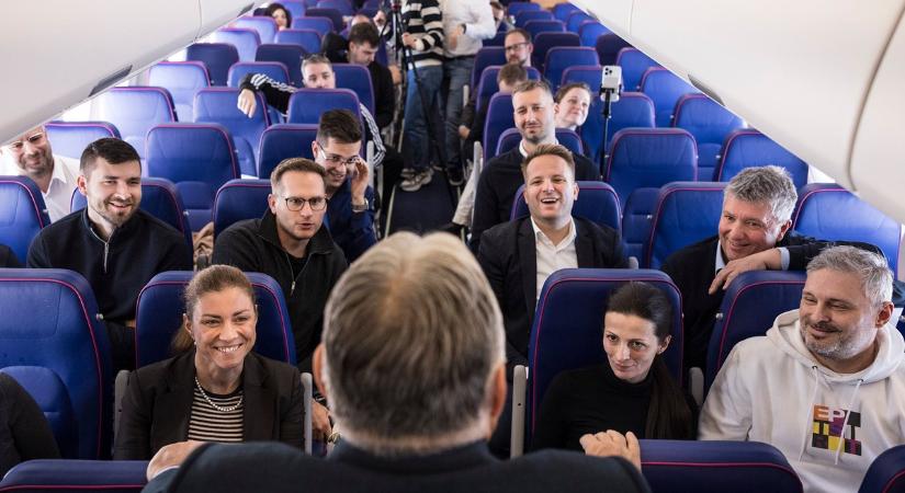 Orbán Viktor: Repülőinfó, második menet. Washington vagy amit akartok