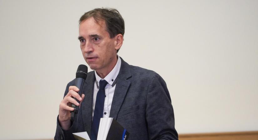 ELTE Legendák: újabb kötet mutatja be a magyar irodalmi és tudományos élet kiemelkedő alakjainak írásait