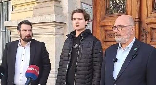 Pikó Andrással hirdetik az MSZP jelöltjét Józsefvárosban, pedig a polgármester mást támogat