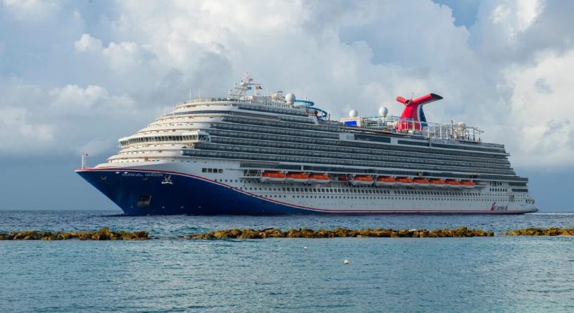 Harminc poloskacsípés miatt perelnek egy világhírű luxushajót