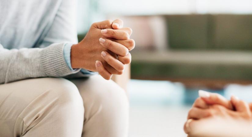 Családi vészhelyzet vagy kifogás? Nyilvános vita egy házasság feszültségeiről