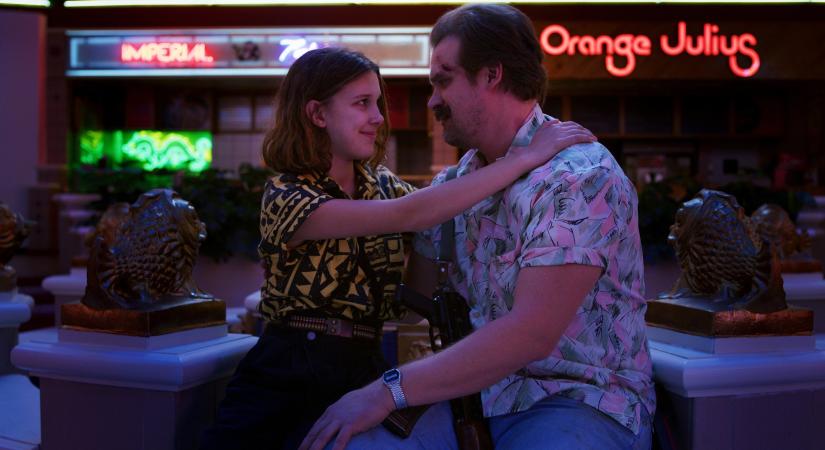 Stranger Things: Reagáltak az alkotók Millie Bobby Brown és David Harbour állítólagos zaklatási ügyére