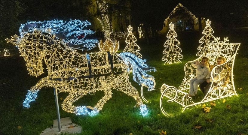 Lépj be a fényből szőtt mesébe! Több mint félszáz különleges fényszobor vár a skanzenben (galéria)