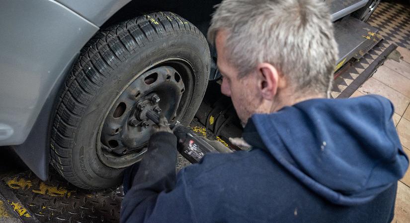 Így válasszon téli gumit, ha nem akar pórul járni – tippek a szakértőtől