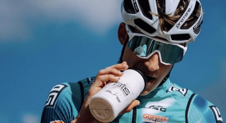 Makrai Bálint az MBH Bank mezében a profik között