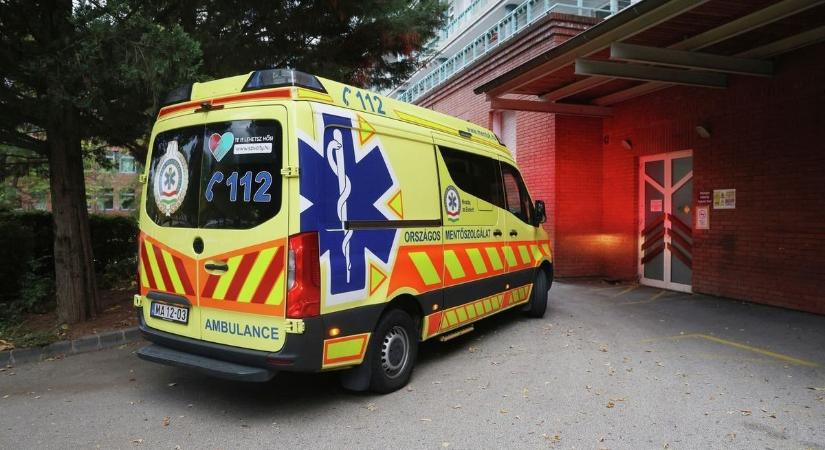 Baleset történt az egyik debreceni bevásárlóközpontban, a mentő azonnal a helyszínre siettek