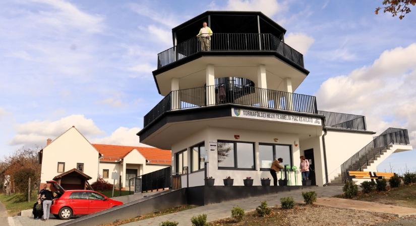 Egy kis zalai falu nagy büszkesége - mutatjuk, milyen pazar kilátás nyílik a vármegye új kilátójából (galéria)