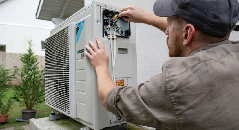 Mindenki hőszivattyút akar, de az államnak ezt nem ad hoc támogatásokkal, hanem a rezsiharc elengedésével kellene segítenie