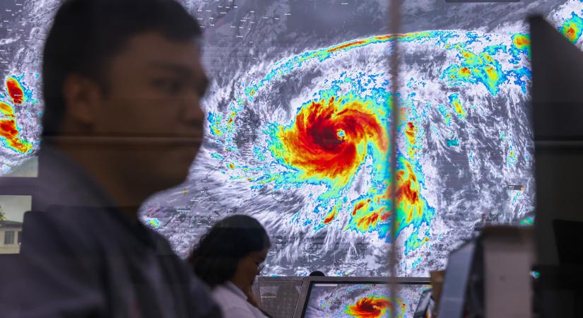 Félelmetes szupertájfun jön, közel 1 millió embert kellett evakuálni